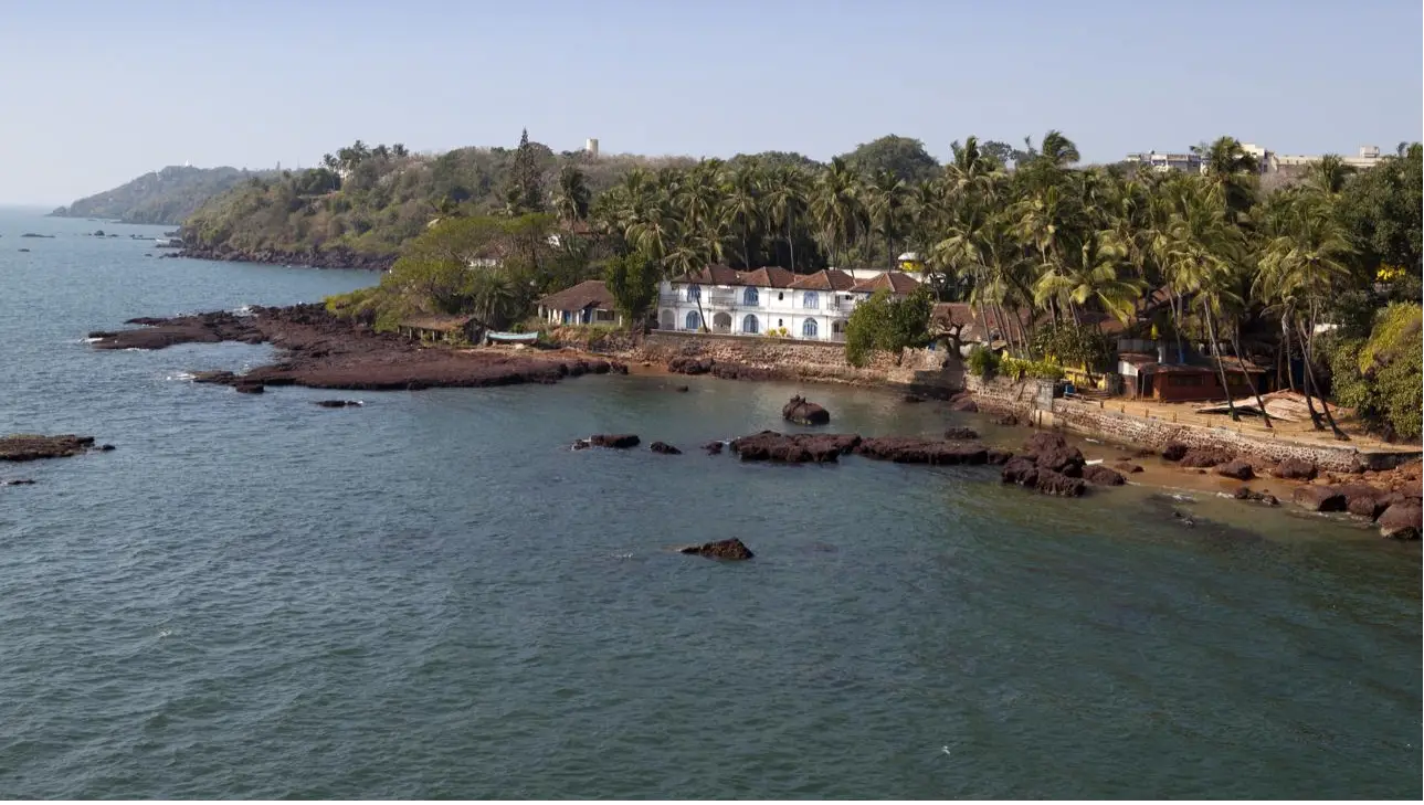 Dona Paula Beach
